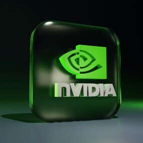 Nvidia ist ein Technologieunternehmen, das sich auf Grafikprozessoren, Künstliche Intelligenz, autonome Fahrzeuge und Rechenzentrumstechnologien spezialisiert hat.